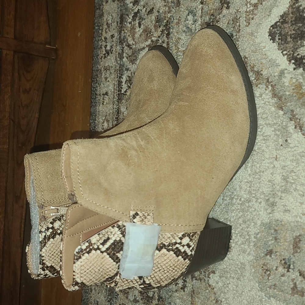 Vionic ankle boots